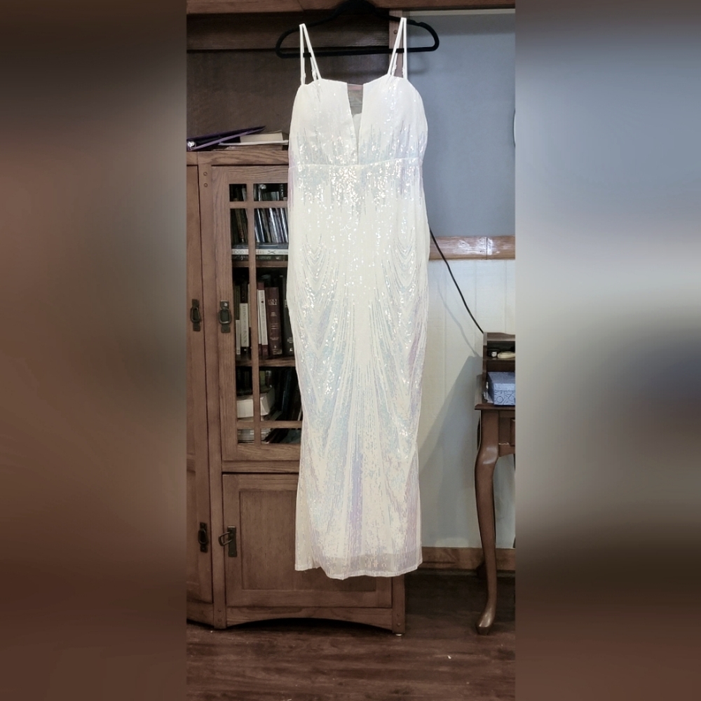 Beautiful pastel colors in sequn all over. By Miss Ord sz 2x